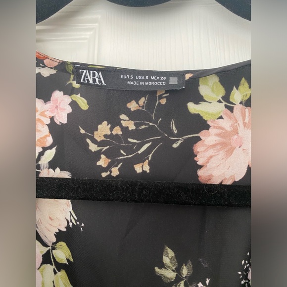 Floral print on black dress - Picture 2 of 4